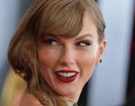 Taylor Swift comenzó a escribir canciones a los 12 años y a los 14 se mudó a Nashville, Tennessee, para perseguir una carrera en la música country.