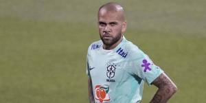 Dani Alves se encuentra en prisión, después de haber sido acusado de violación.