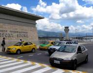 Uno de los accesos del Aeropuerto Internacional Mariscal Sucre, oriente de Quito.