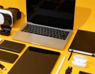 Imagen referencial de artefactos electrónicos que consumen energía eléctrica a pesar que no están en uso pero que están conectados a una fuente de energía.