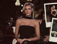 Ex Miss Universo Victoria Kjær en su visita a Cuenca.