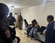 Imagen de la liberación de mujeres víctimas de explotación sexual en Guayaquil.