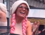 La Bichota se emocionó tanto que se olvidó de entregar de vuelta el teléfono de uno de sus seguidores