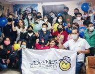 Los pacientes en una reunión por falta de medicinas.