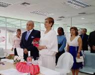 Una pareja que contrajo nupcias en Quito.