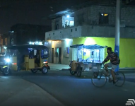 La fémina estaba reunida con otras personas cuando fue interceptada por dos sujetos que se movilizaban en una motocicleta.