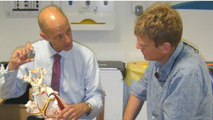 Cómo aprovechar la electricidad que genera nuestro cuerpo