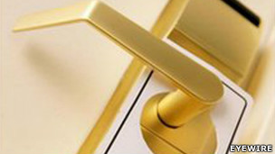 Hacker encuentra &quot;llave maestra&quot; para abrir puertas de hoteles