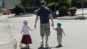 Los hijos de papás mayores tienen más riesgo de esquizofrenia y autismo