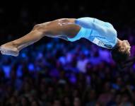 Simone Biles ejecuta un salto histórico