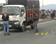 Hombre es asesinado frente a su familia, en la vía Perimetral, al norte de Guayaquil