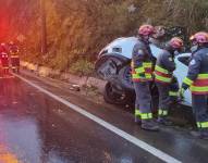 El 5 de mayo del 2022, un vehículo se impactó contra la cuneta en la vía a Papallacta (imagen referencial).