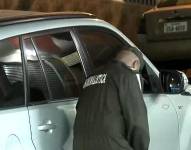 Imagen de un agente de Criminalística en la escena del crimen donde un ciudadano albanés fue asesinado.