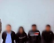 Foto de los cuatro detenidos en la zona del Bicentenario, en Quito.
