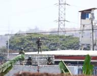 Guayaquil, viernes 04 de Noviembre del 2022. Militares y policías vigilan la Penitenciaria.