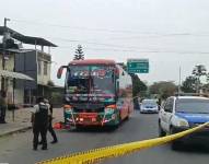 Sicarios asesinan al chofer de un bus en la vía Montalvo - Babahoyo.