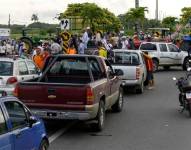 Agricultores bloquearon las vías con tractores para demostrar su descontento.
