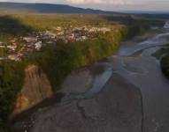 Erosión del río Pastaza pone en riesgo la vía Puyo–Baños y a más de 50 familias