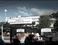 La fachada y exteriores del Hospital Carlos Andrade Marín.