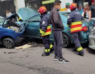 Vehículos se chocaron en la avenida Ajaví, sur de Quito.