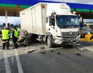 Tres personas resultaron heridas tras un choque en el peaje Machachi, del cantón Mejía.