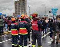 Efectivos del Cuerpo de Bomberos acudieron a la Universidad Central para atender emergencias.