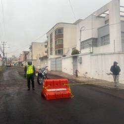 Agentes civiles de tránsito en zonas clave de la ciudad.