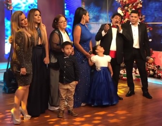 Lila Flores y su familia presentaron su show en naviDAR