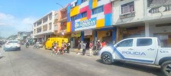 Un explosivo artesanal fue lanzado contra un plantel educativo de Durán.