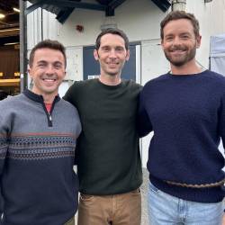 Frankie Muniz junto a los actores de Reeze y Francis.