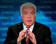 Fernando Santos Alvite en el estudio de Contacto Directo.