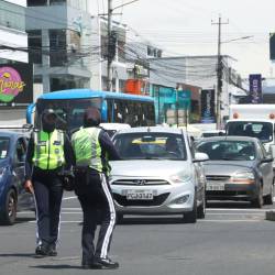 Quito, jueves 30 de octubre del 2024 Agentes de TrÃ¡nsito en el sector de los Shyris y RÃ­o Coca ayudan a descongestionar el trÃ¡nsito durante los cortes de energÃ­a. Fotos:API /Rolando EnrÃ­quez