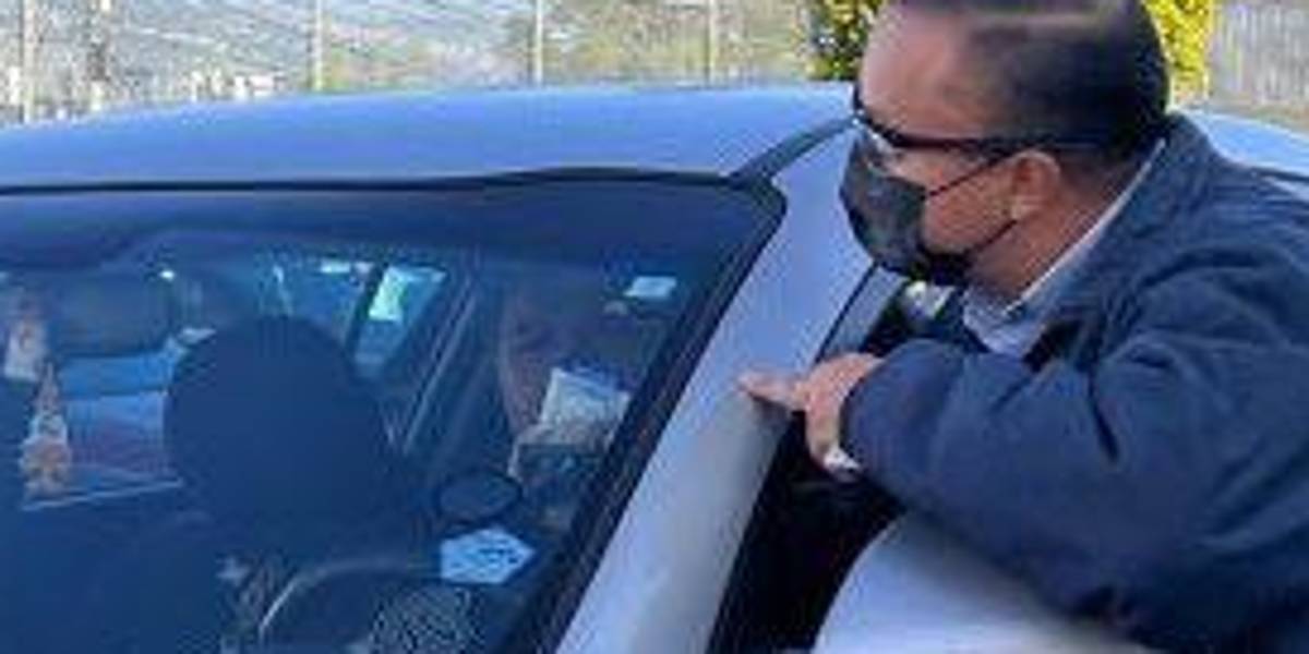 Quito: entrega de adhesivos para la Revisión Técnica Vehicular comenzó hoy