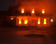 Imagen de la casa completa de Amanda y Lee con su impresionante decoración de Halloween.