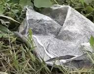 Los restos de los cuerpos fueron abandonados en un terreno baldío.