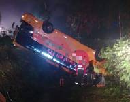 Siniestro de un bus en la vía Calacalí – La Independencia.