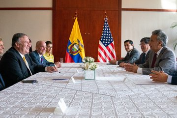 Pompeo dice en Ecuador que Assange será extraditado a EEUU