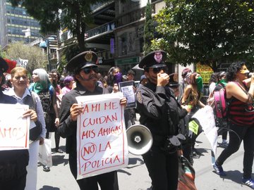 México suspende a 6 policías acusados de violación