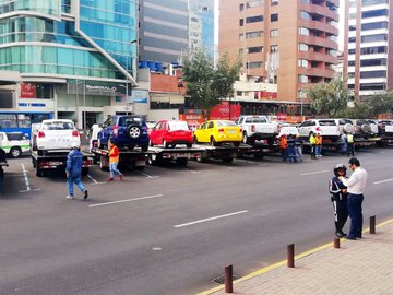 Retienen en Quito 61 vehículos por no usar placas