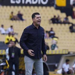El entrenador de Barcelona SC, Ismael Rescalvo, en el partido ante Orense SC por la fecha nueve del primer hexagonal de la LigaPro