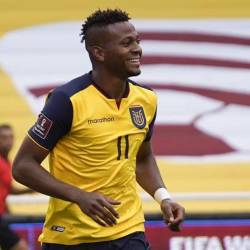 Michael Estrada en un partido con la selección de Ecuador