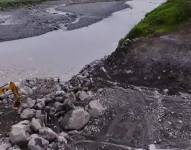 Trabajos por la erosión del río Coca.
