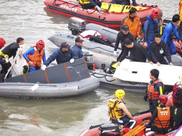 Avión se estrella en Taiwán dejando al menos 23 muertos