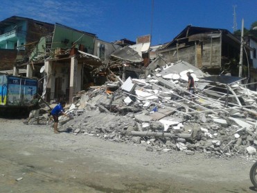 Viviendas en Bahía de Caráquez quedaron en escombros