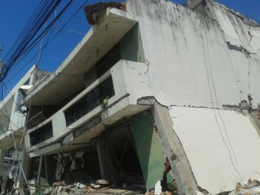 Viviendas en Bahía de Caráquez quedaron en escombros