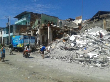 Viviendas en Bahía de Caráquez quedaron en escombros