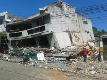 Viviendas en Bahía de Caráquez quedaron en escombros