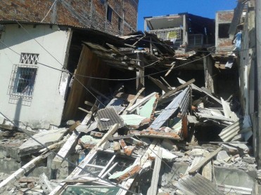 Viviendas en Bahía de Caráquez quedaron en escombros