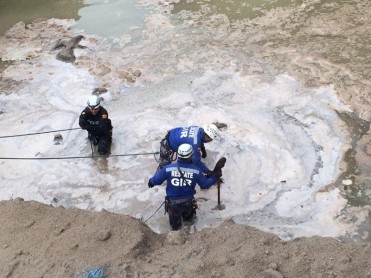 Angustia y dolor embarga a familiares de víctimas del sismo en Quito