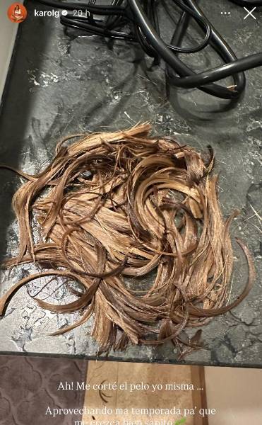 Mechones del cabello de Karol G.